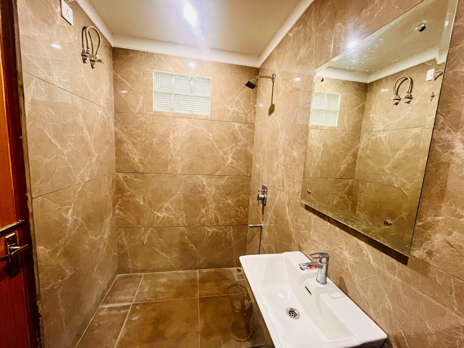 Executive Room — bathroom
