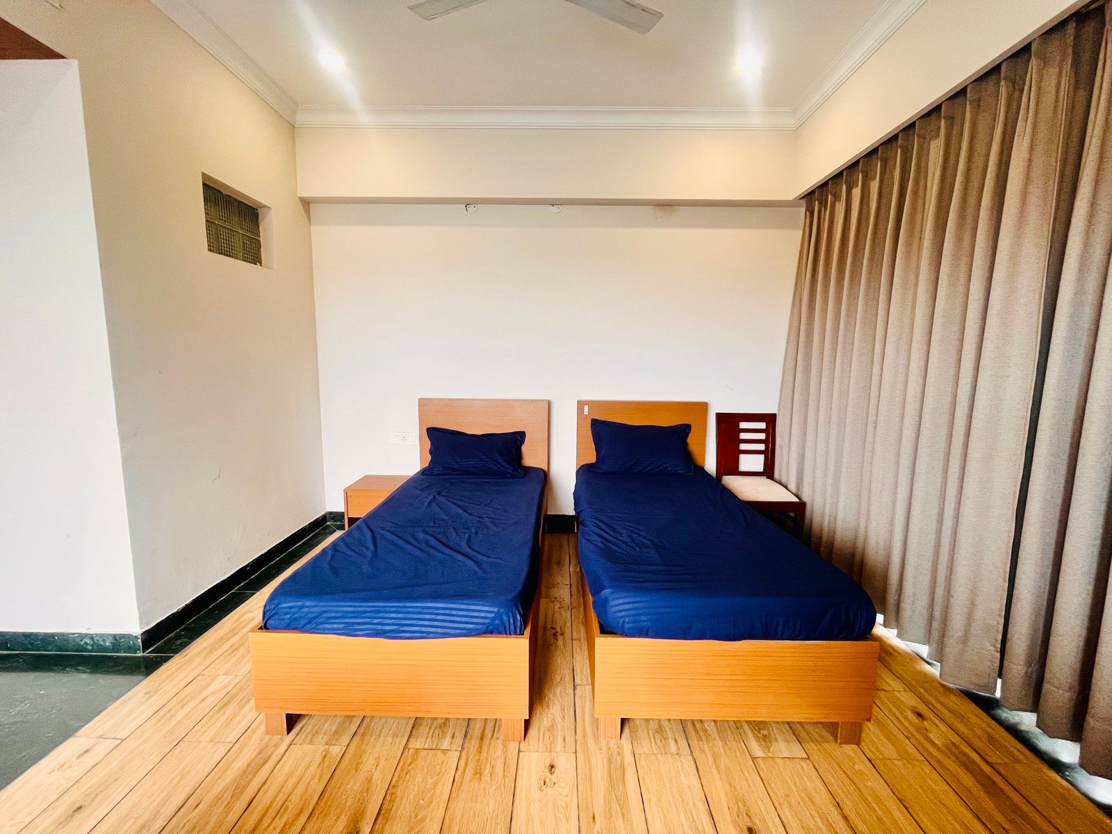 Semi Executive 5-bed Room — accommodation